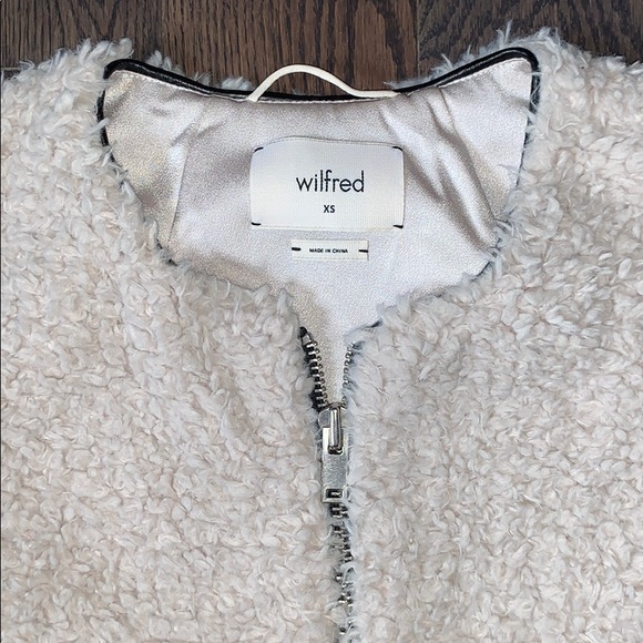 Aritzia • Wilfred Sherpa Vest w/ Leather Piping - Picture 3 of 6